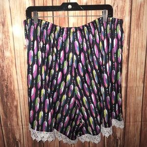 Lace trim feather shorts